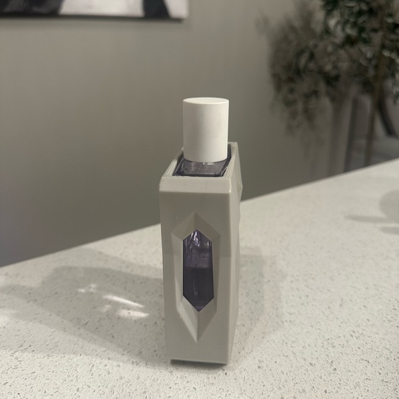 God is a woman Ariana Grande - Picture 2 of 4